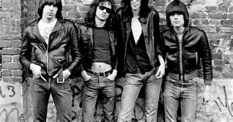  Blitzkrieg Bop - Hızlı Temponun Punk Rock İkonu